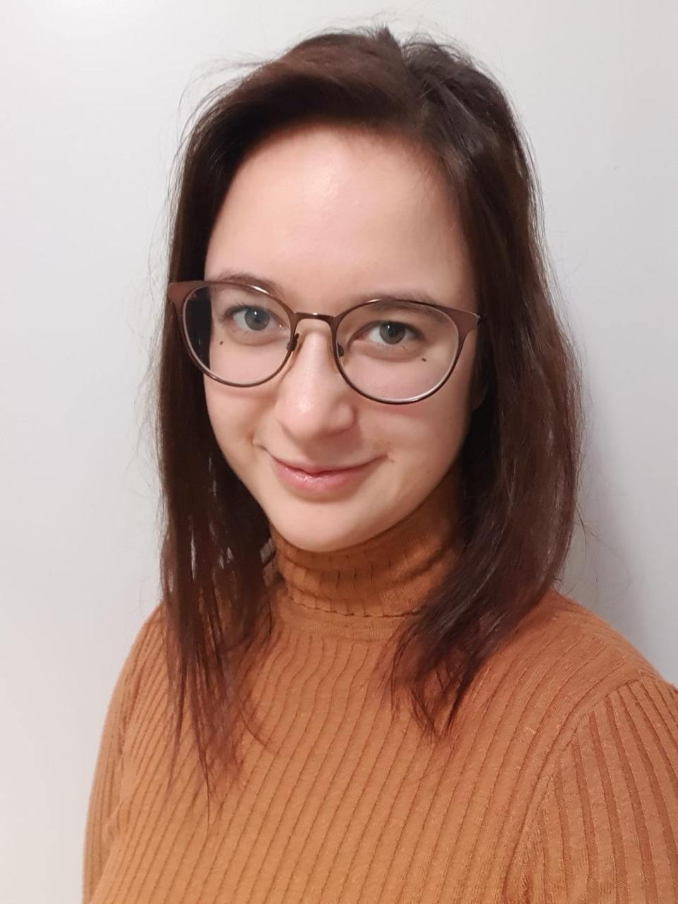 Szonja Pomázi, Sales, Health coach